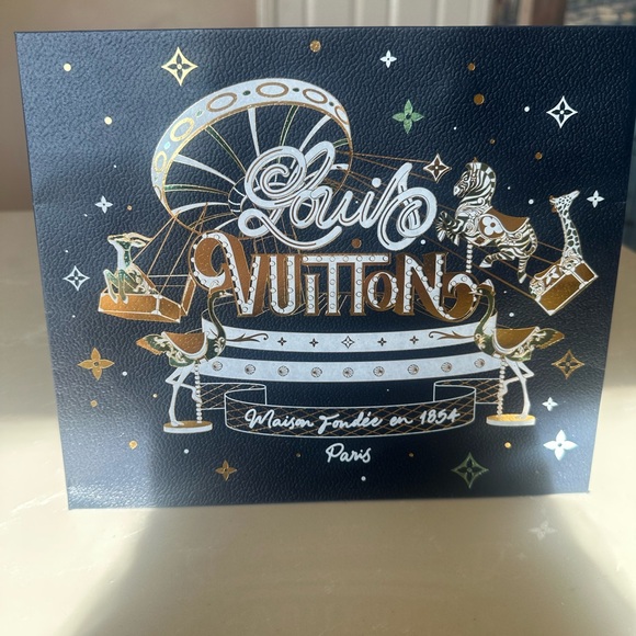 Louis Vuitton large gift bagππππππππππ
Great for storage and decoration - Picture 1 of 12